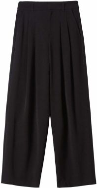 Bershka Plisované nohavice  čierna