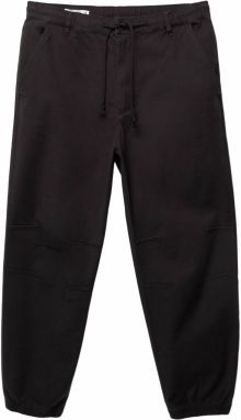 Pull&Bear Nohavice  čierna