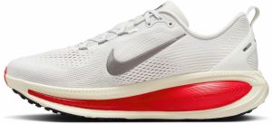 NIKE Bežecká obuv 'VOMERO 18'  sivá / biela