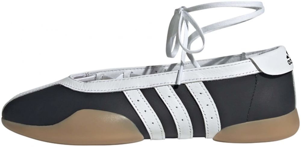 ADIDAS ORIGINALS Baleríny s ramienkom 'Taekwondo Mei'  čierna / biela