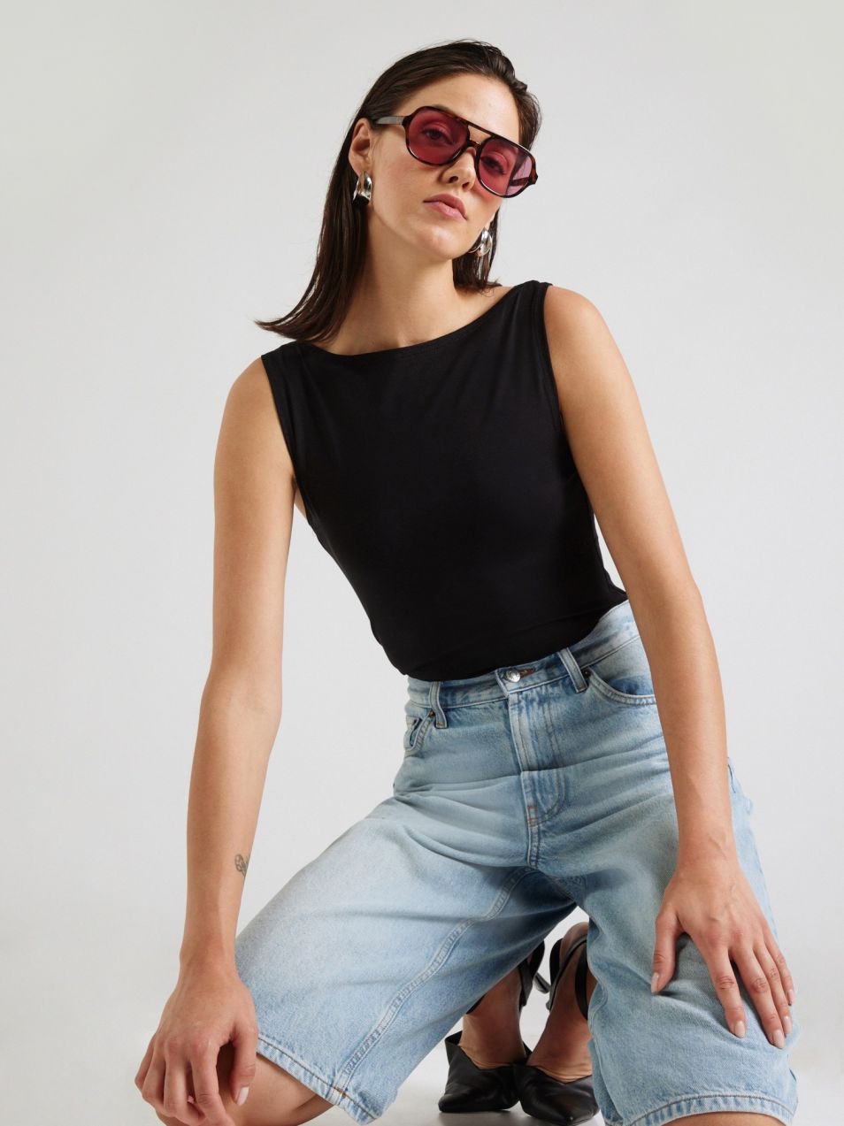 WEEKDAY Top 'ANNIE'  čierna