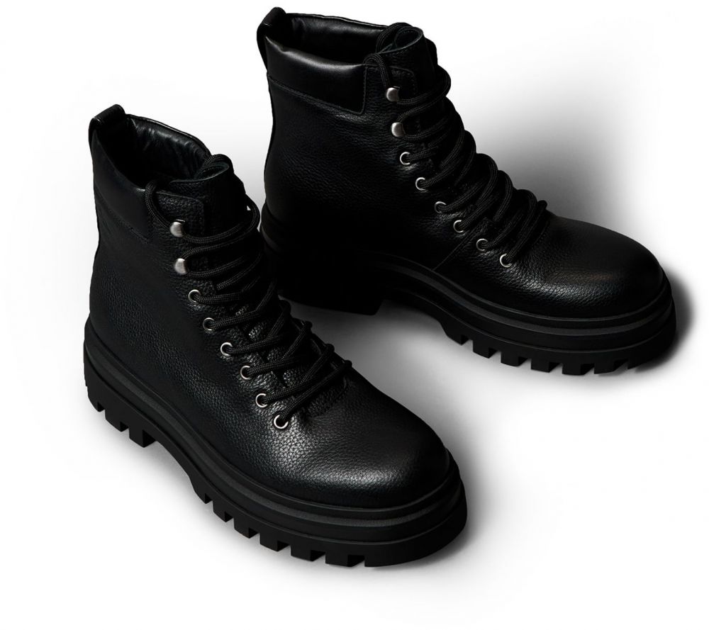 Calvin Klein Šnurovacie členkové čižmy  čierna