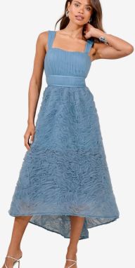 Lipsy Kokteilové šaty  svetlomodrá