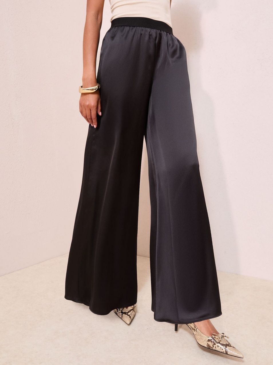 Friends Like These Nohavice  čierna