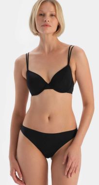 Dagi Tangá  čierna