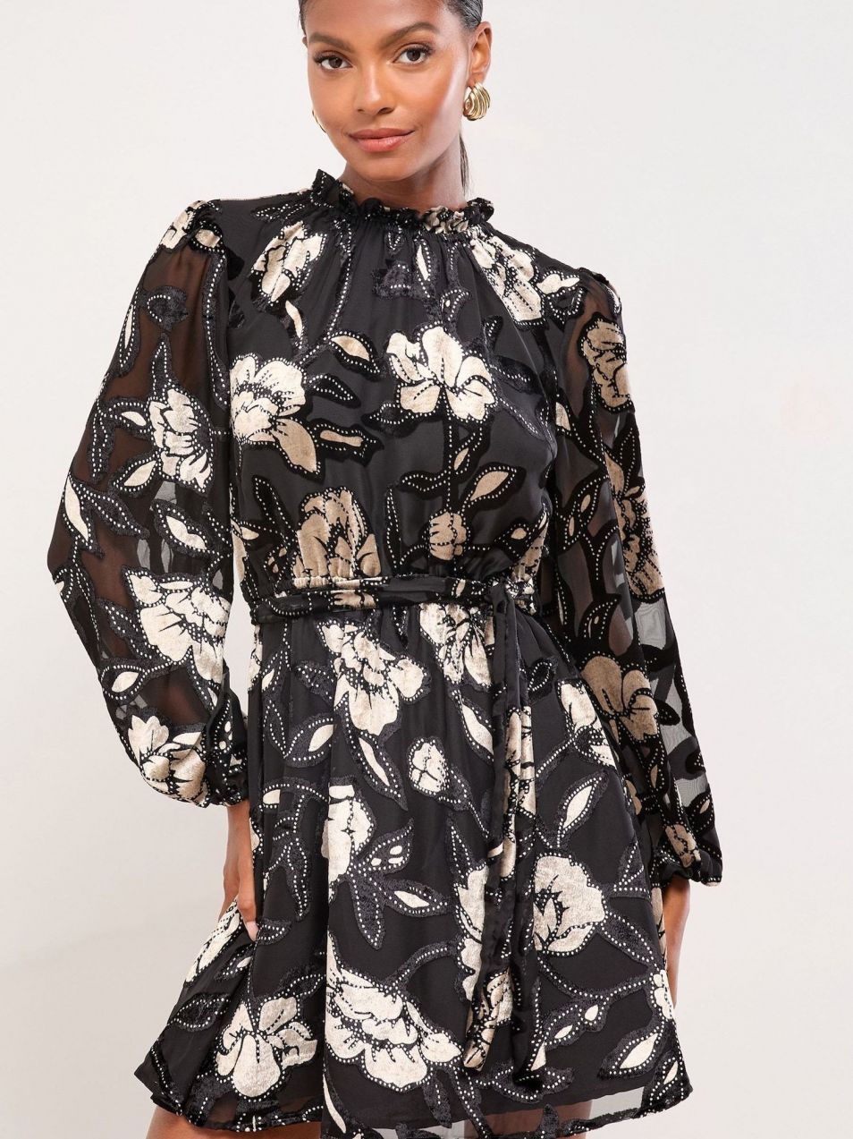 Lipsy Šaty  béžová / krémová / čierna