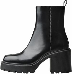 Bershka Čižmy  čierna