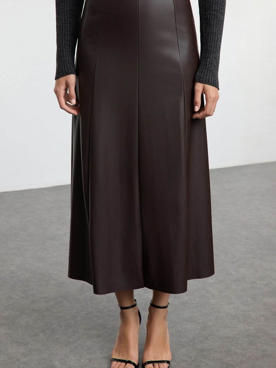 Trendyol Sukňa  tmavohnedá