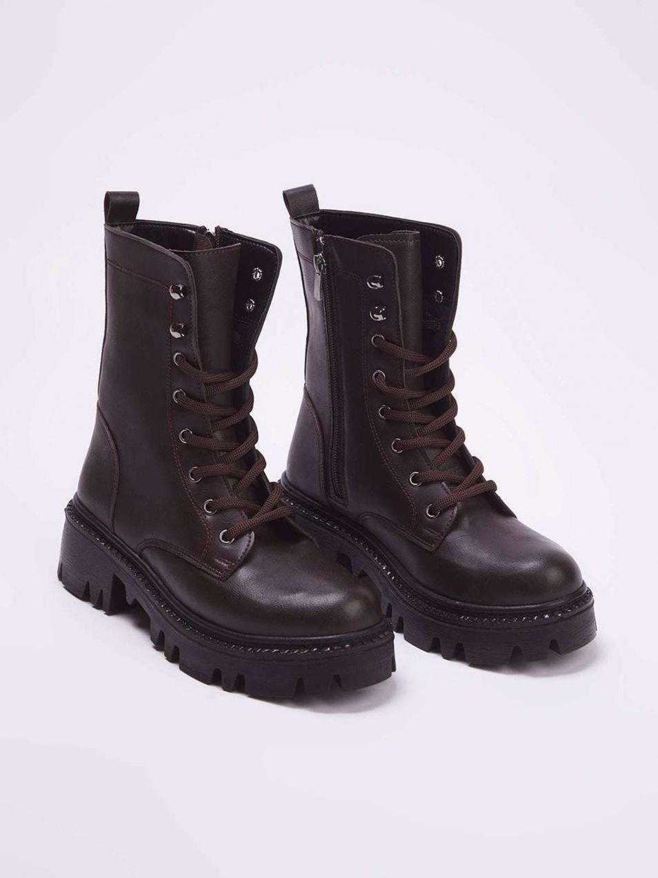 Trendyol Šnurovacie členkové čižmy  tmavohnedá