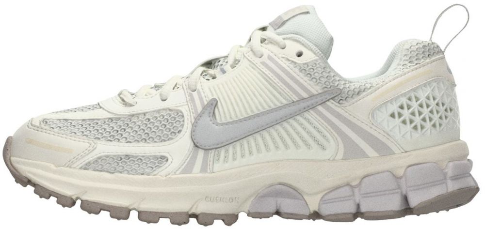 Nike Sportswear Tenisky 'Zoom Vomero 5'  striebornosivá / šedobiela