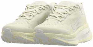 NIKE Bežecká obuv 'VOMERO 18'  béžová / piesková