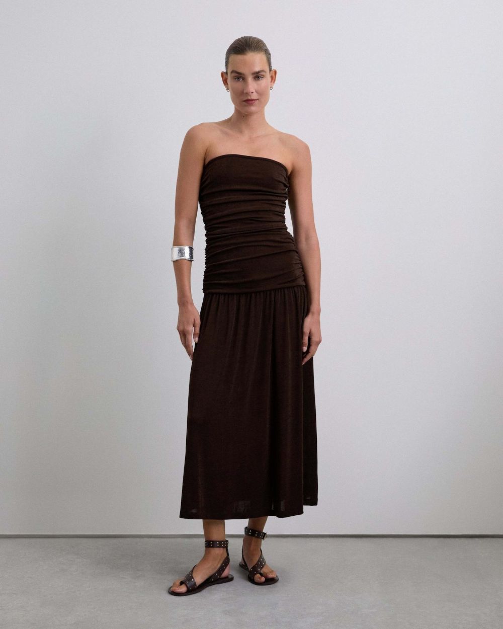 Scalpers Šaty  tmavohnedá