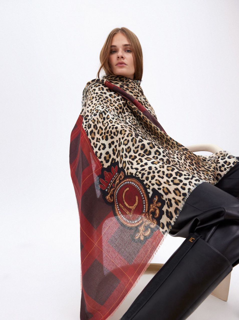 Lola Casademunt Nadrozmerný uterák  béžová / červená / čierna