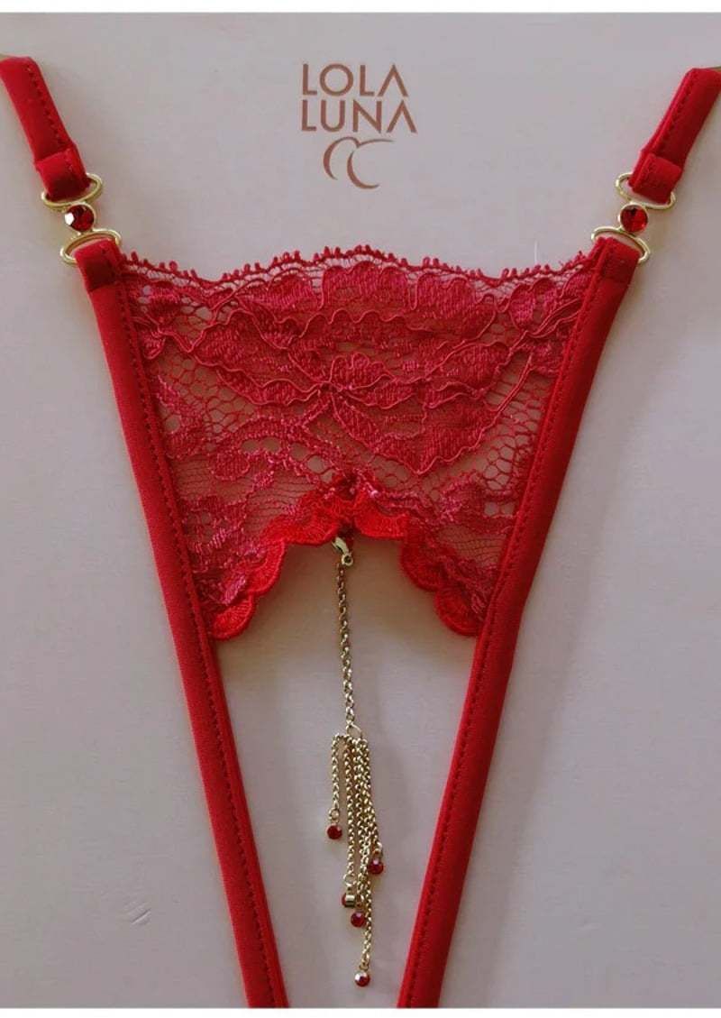 Červené crotchless tangá s príveskom Carmen
