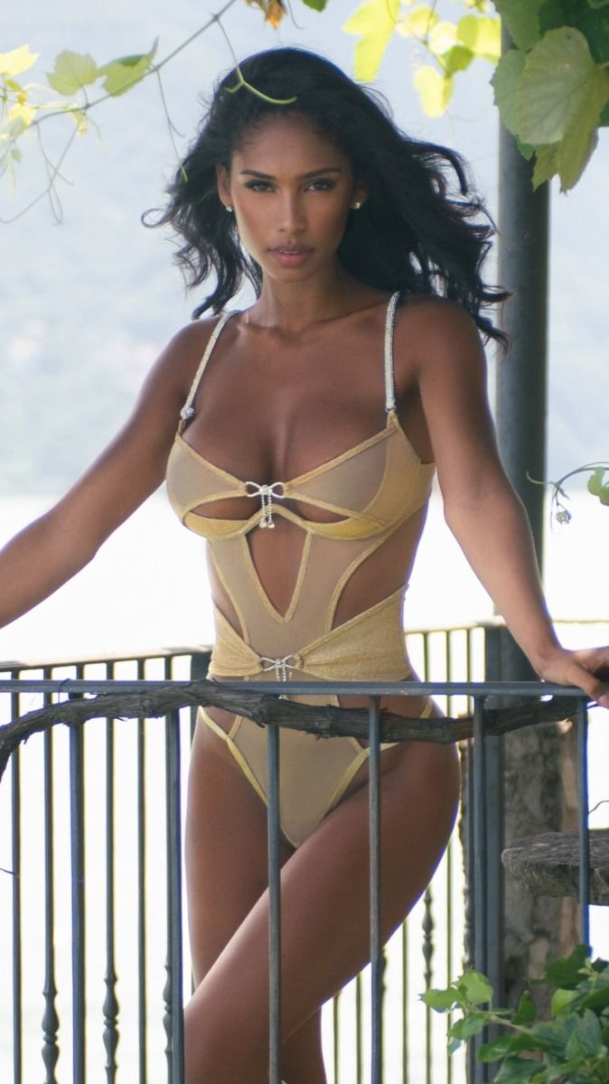 Zlaté body Gilded beauty