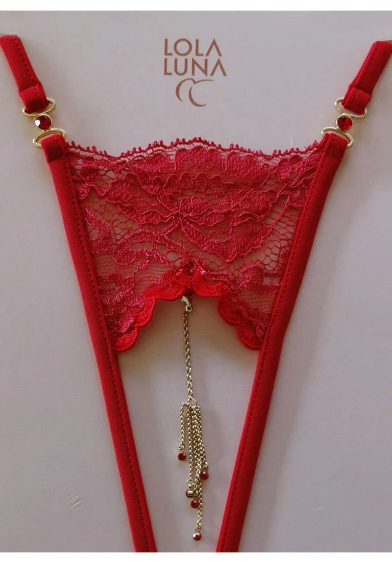 Červené crotchless tangá s príveskom Carmen