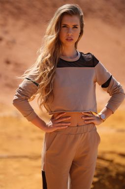 Béžovo-čierny crop top M237