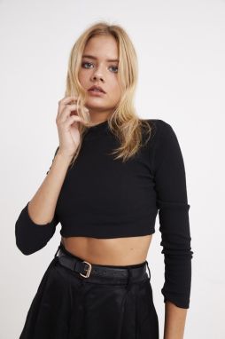 Cool & Sexy Women's Black Half Turtleneck Crop Blouse CG113