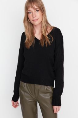 Trendyol Black V-Neck Knitwear Sweater