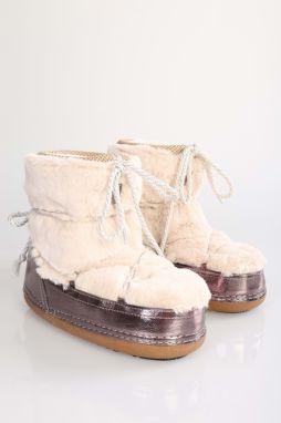 Shoeberry Women's Snowie Beige Feathered Thick Sole Snow Boots