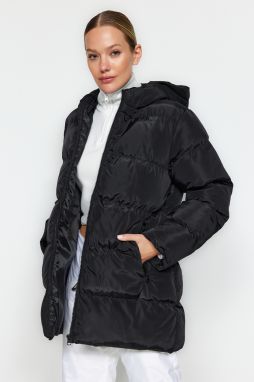 Trendyol Black vodoodpudivý vodoodpudivý kabát s kapucňou