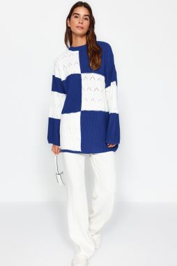 Trendyol modrý prelamovaný/perforovaný farebný blok pletený pletený sveter