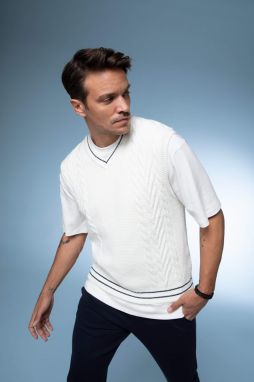 DEFACTO Regular Fit Pulóver s výstrihom do V