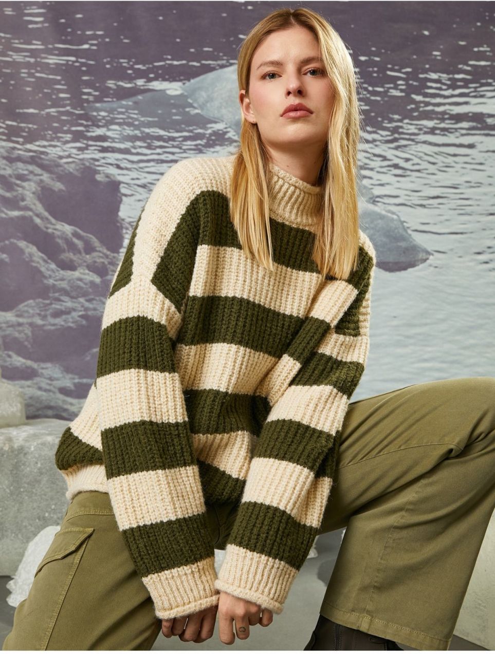 Koton Şahika Ercümen X Cotton - Pletený oversize sveter s rolákom