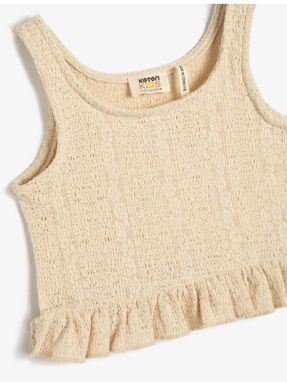 Dievčenský háčkovaný crop top bez rukávov s okrúhlym výstrihom a volánovými detailmi od značky Koton.