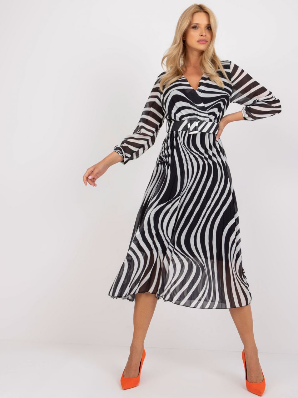 Dámske šaty Fashionhunters Midi