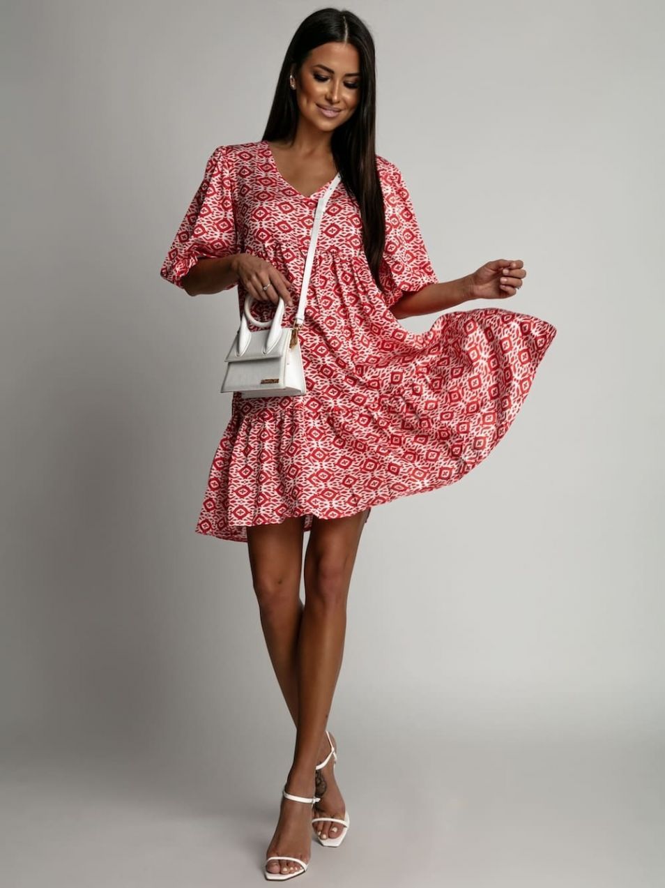 Loose red dress with puffed sleeves