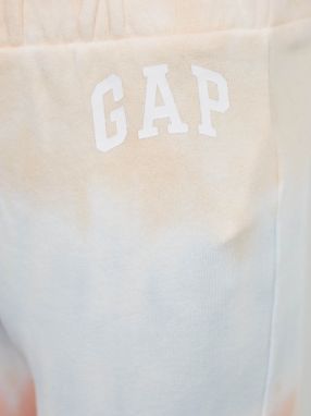 Farebné dievčenské tepláky batikované s logom GAP