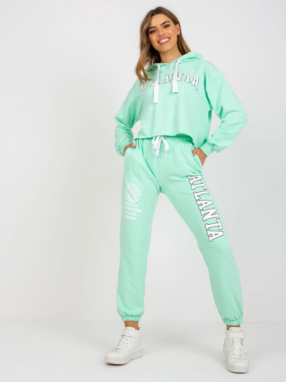 Light green tracksuit with sweatshirt