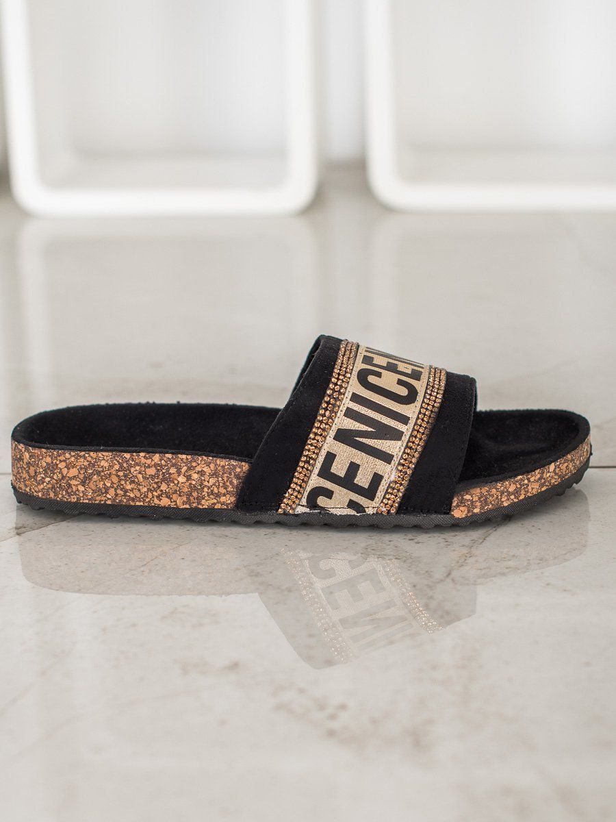 EVENTO FLIP-FLOPS WITH NICE CRYSTALS