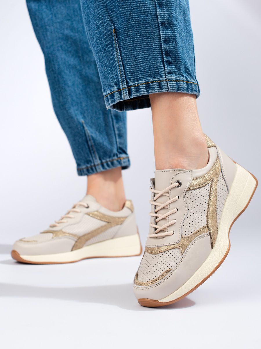 Leather beige sneakers on the Shelvt platform
