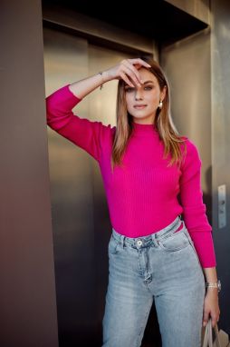 Lady's fitted turtleneck in purple