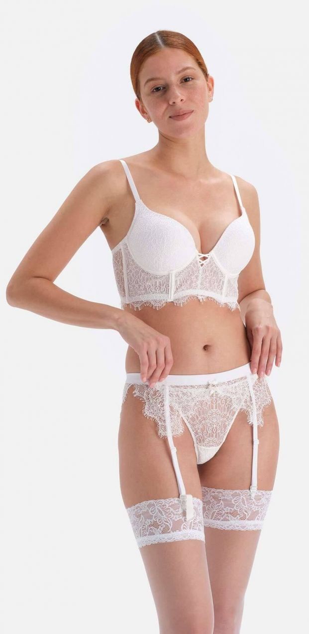 Dagi White Bride čipkovaný podväzok s detailmi.