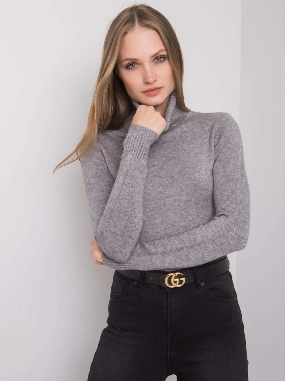 Women's gray turtleneck