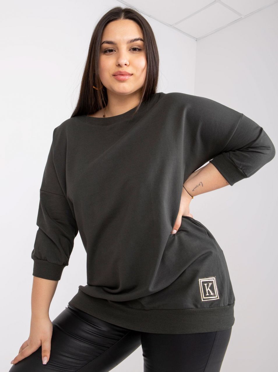 Larger khaki blouse with Odile guziki on shoulders