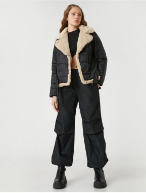 Koton motorkárska bunda Puffy Faux Shearling golier vrecko detailné s prackou.