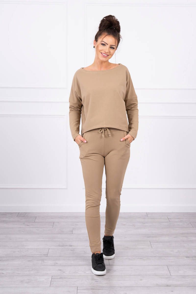Set with oversized camel blouse
