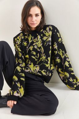 Bianco Lucci Women's Floral Pattern Knitted Sweater