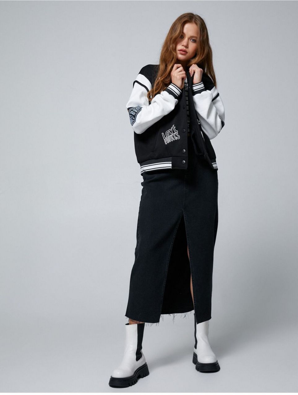 Koton College bunda oversize s potlačou, vyšívaná rebrovaná, detailná vrecka.