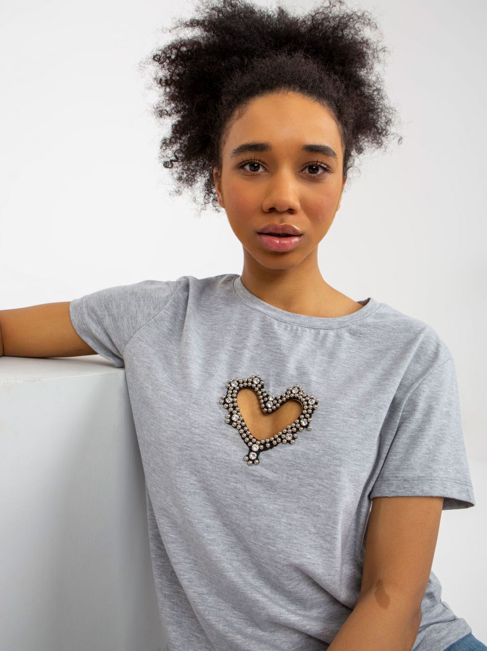Grey women's T-shirt with appliqués and neckline
