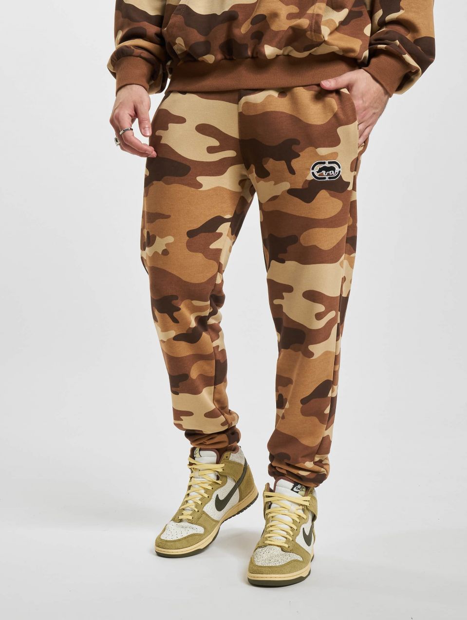 Společnost Ecko Unltd. Sweatpants brown