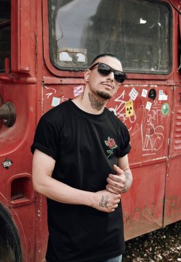 Pink T-shirt black