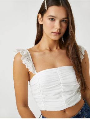 Koton Crop Top s Vyšívanými Volánovými Ramienkami, Detailmi a Plisovaným Štvorcovým Golierom