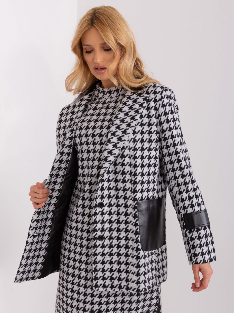 Women's white and black blazer