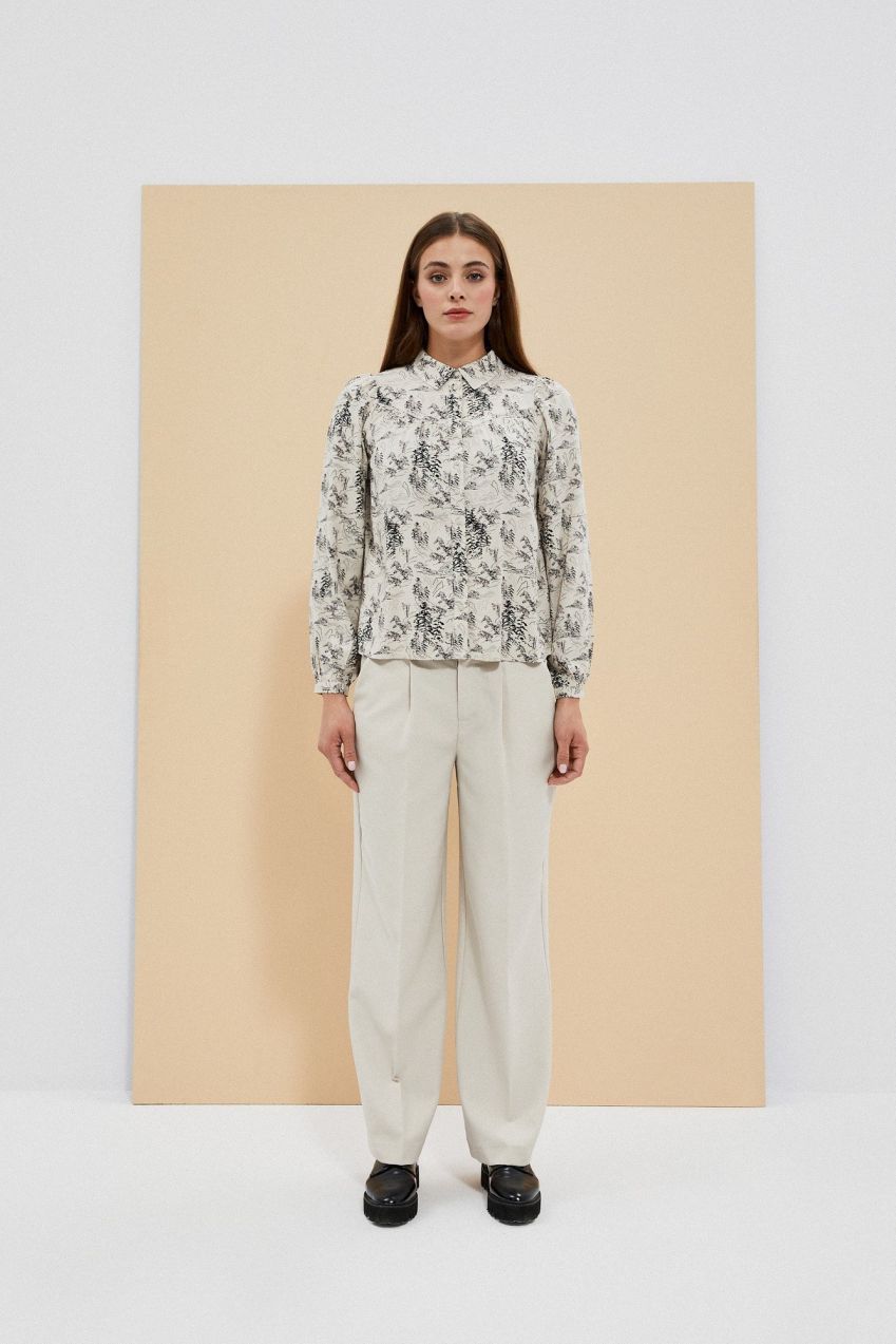 Trousers with wide legs