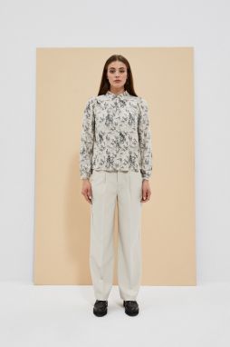 Trousers with wide legs